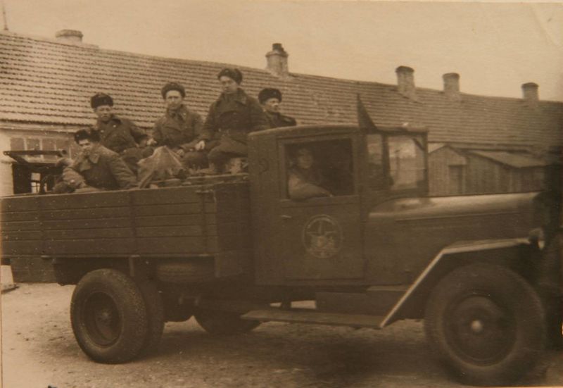 Файл:Выезд отделения на автомобиле ЗИС 5, 1949 г.jpg