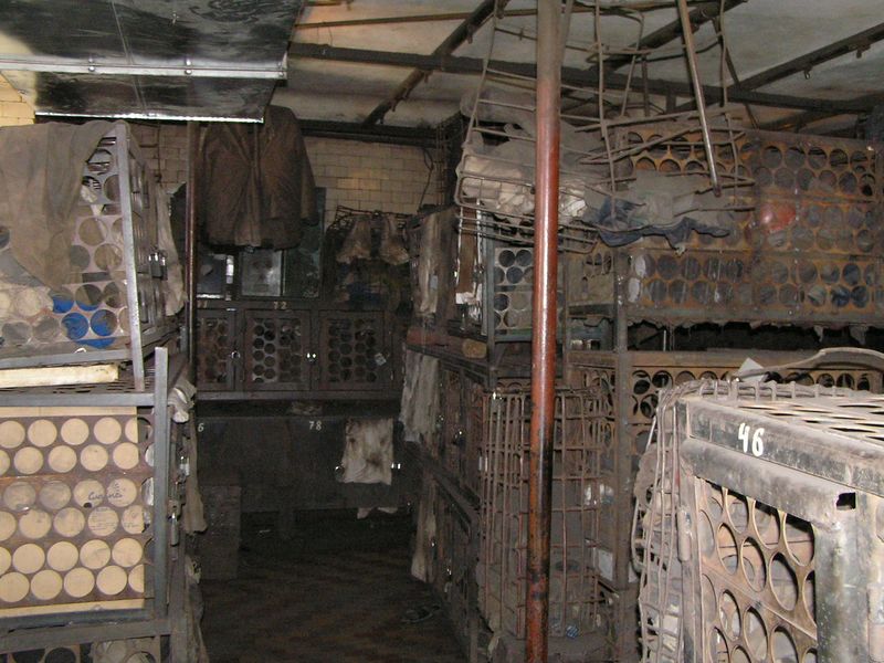 Файл:Рабочая баня шахты Баракова сентябрь 2007-5.JPG